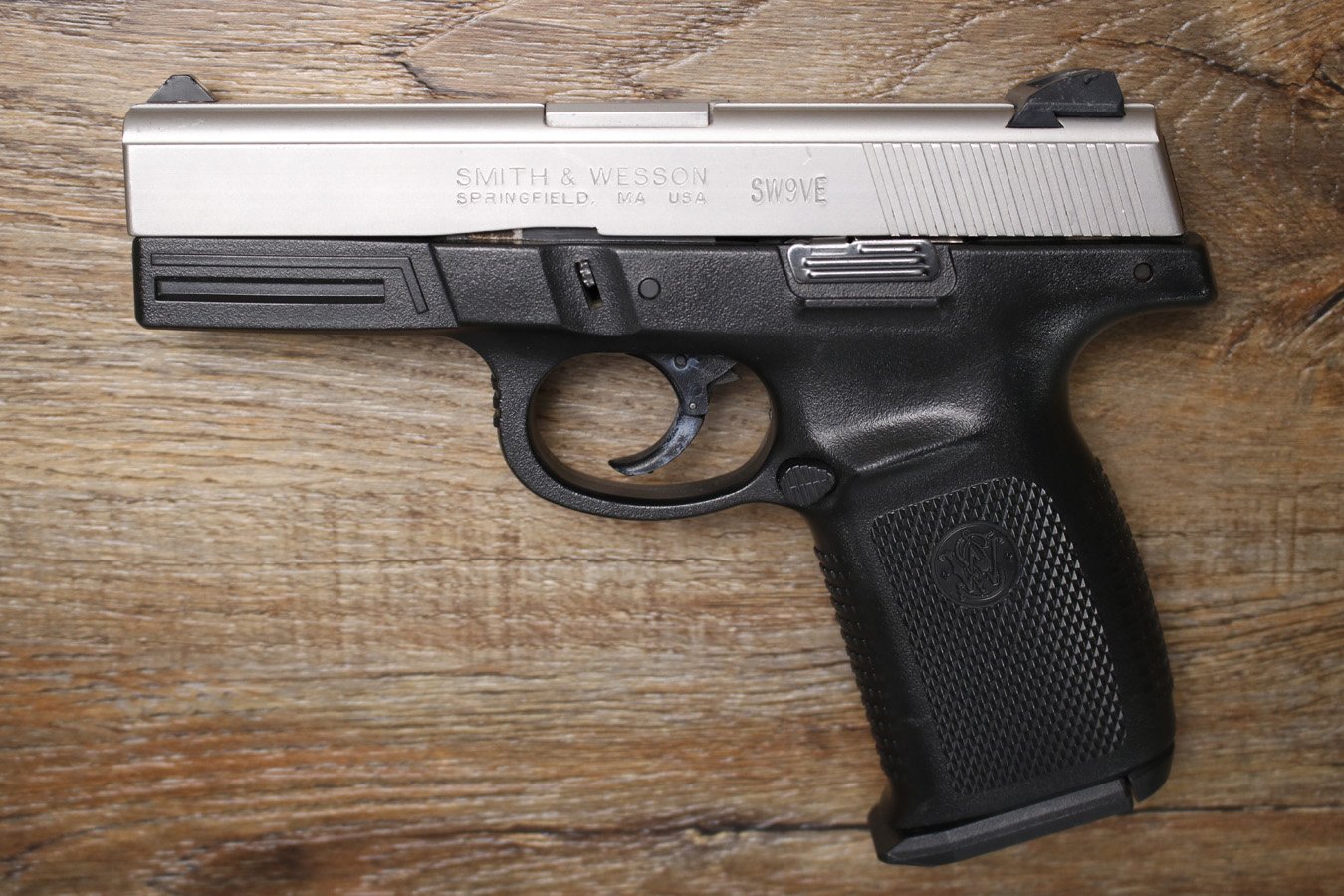 SMITH AND WESSON SW9VE 9mm Police Trade-In Pistol